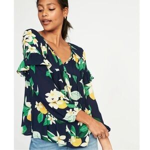 ⭐️ Old Navy Floral and Lemon Print Blouse Large